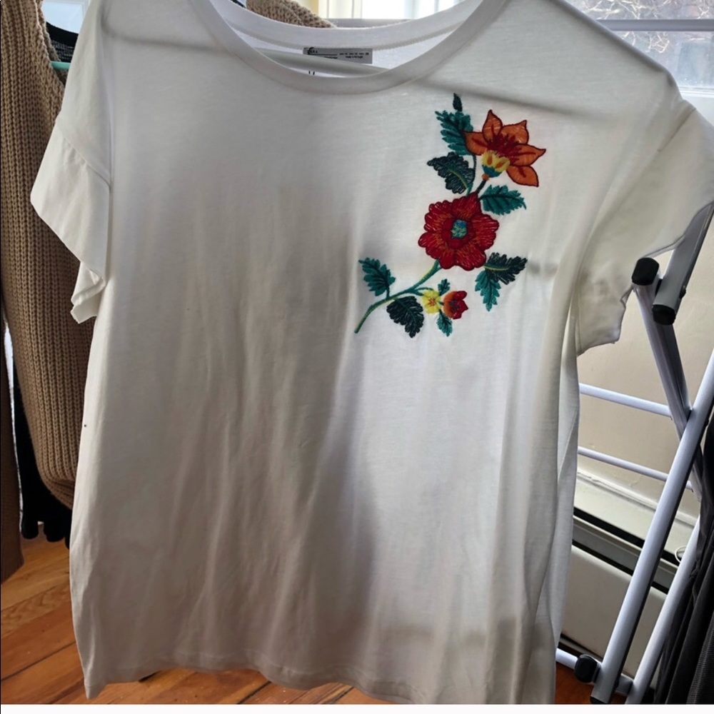 New never worn Zara flower t!